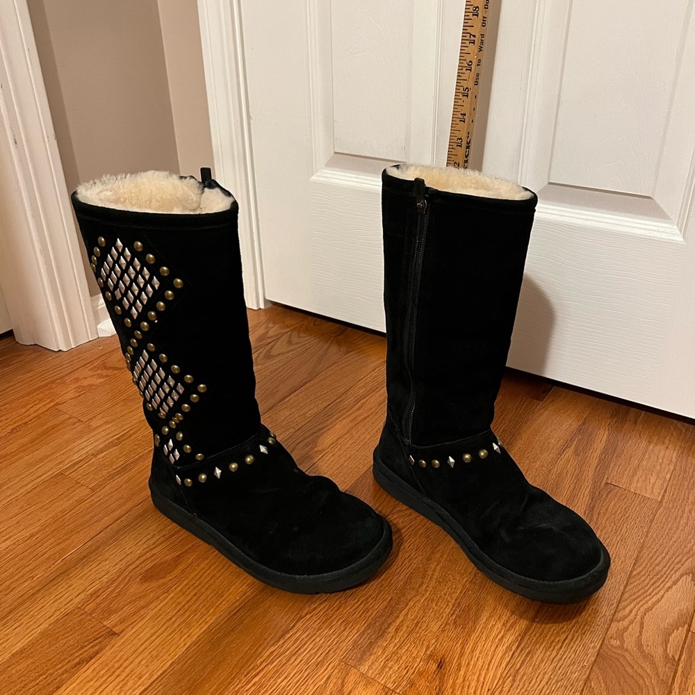 Ugg Australia sheep skin boots, Avondale with side zipper size 8